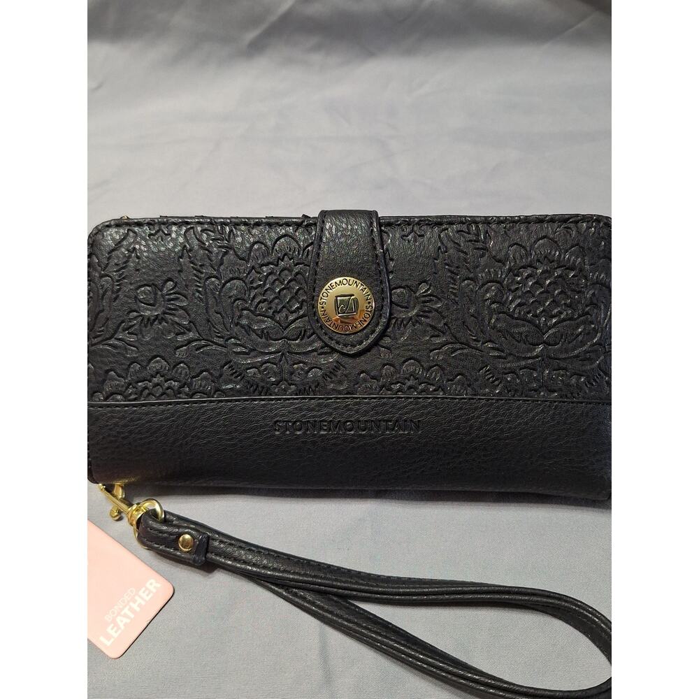 Stone Mountain Hearts Desire Leather Wallet Wristlet, Black Floral Print